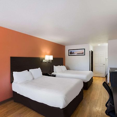 Quality Inn & Suites Junction Exterior photo