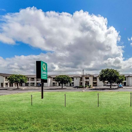 Quality Inn & Suites Junction Exterior photo