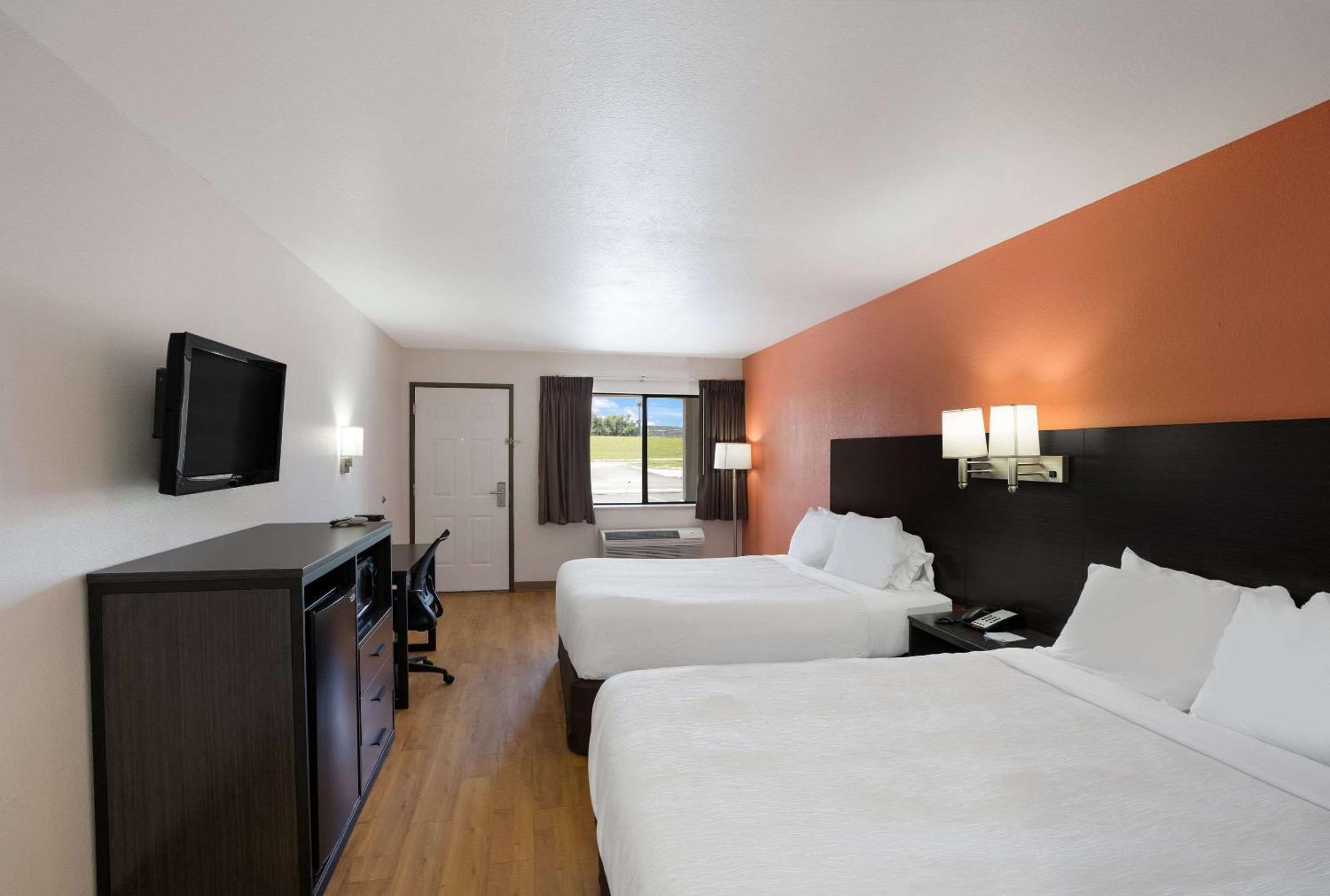 Quality Inn & Suites Junction Exterior photo